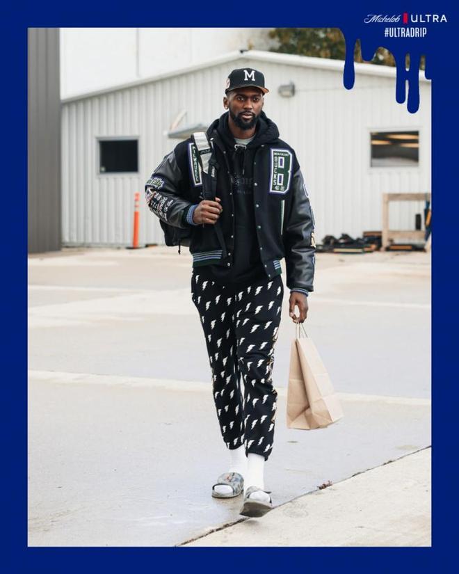 四次神扑助毕包0-0战平巴黎，乌奈-西蒙当选全场最佳球员（四度神扑护航毕包0-0巴黎，乌奈-西蒙荣膺全场最佳）