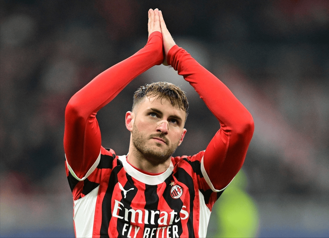 足球曝巴黎双星关系紧张，更衣室氛围引担忧（巴黎两巨星被指不和，更衣室氛围引发担忧）