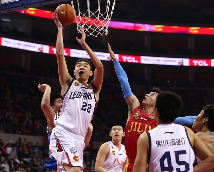 2025赛季中超客场积分前5：海港15战11胜高居第一，申花第二（中超2025赛季客场积分榜前五：海港15战11胜领跑，申花位居第二）