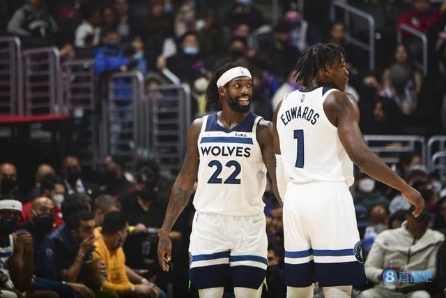 马刺主帅：虽然出场时间受到限制，但文班全力投入毫无保留（马刺主帅：文班上场时间受限仍全情投入）