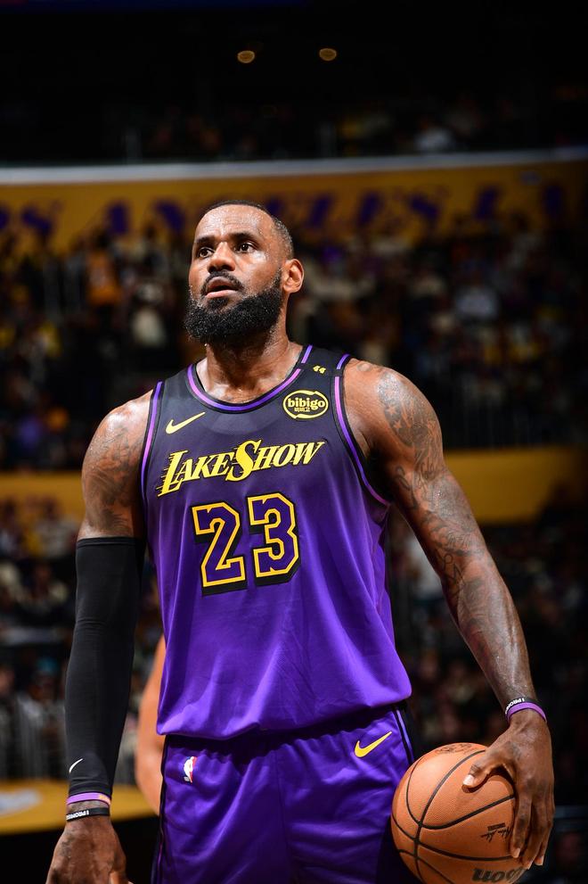 体坛记忆｜NBA中有哪些球星是舔狗！（体坛记忆｜NBA中有哪些球星被指过度讨好？）