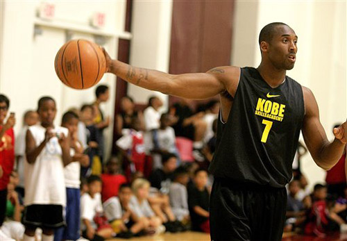 西甲前瞻：马竞本赛季主场保持不败，瓦伦西亚客战能力糟糕（西甲前瞻：马竞本季主场零败绩，瓦伦西亚客场表现低迷）