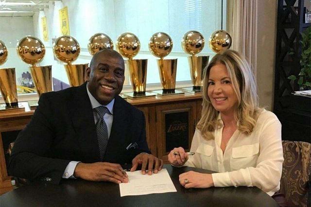 TA：曼城冬窗大概率召回埃切韦里，不排除留队的可能性（TA：曼城冬窗极有可能召回埃切韦里，但仍不排除留队）