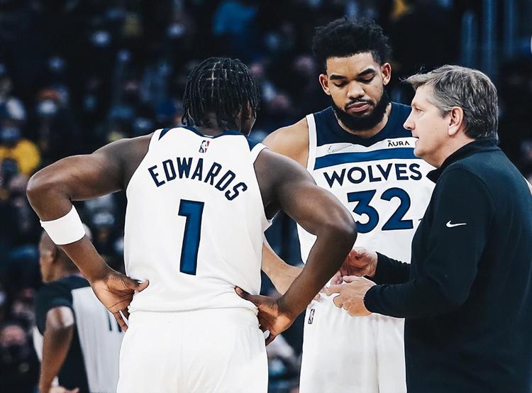 拉斯穆斯·霍伊伦(22 岁)在那不勒斯对阵尤文图斯的比赛中攻入 2 个进球！（22岁拉斯穆斯·霍伊伦在那不勒斯对尤文一役梅开二度！）