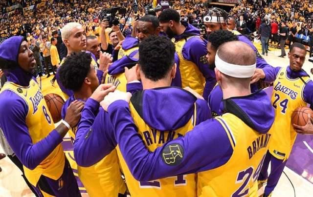 库里40+&谢泼德成X因素？老詹圣诞谢幕战？预测明日5场圣诞大战（库里冲40+、谢泼德或成X因素？詹姆斯圣诞谢幕战？明日五场圣诞大战前瞻）