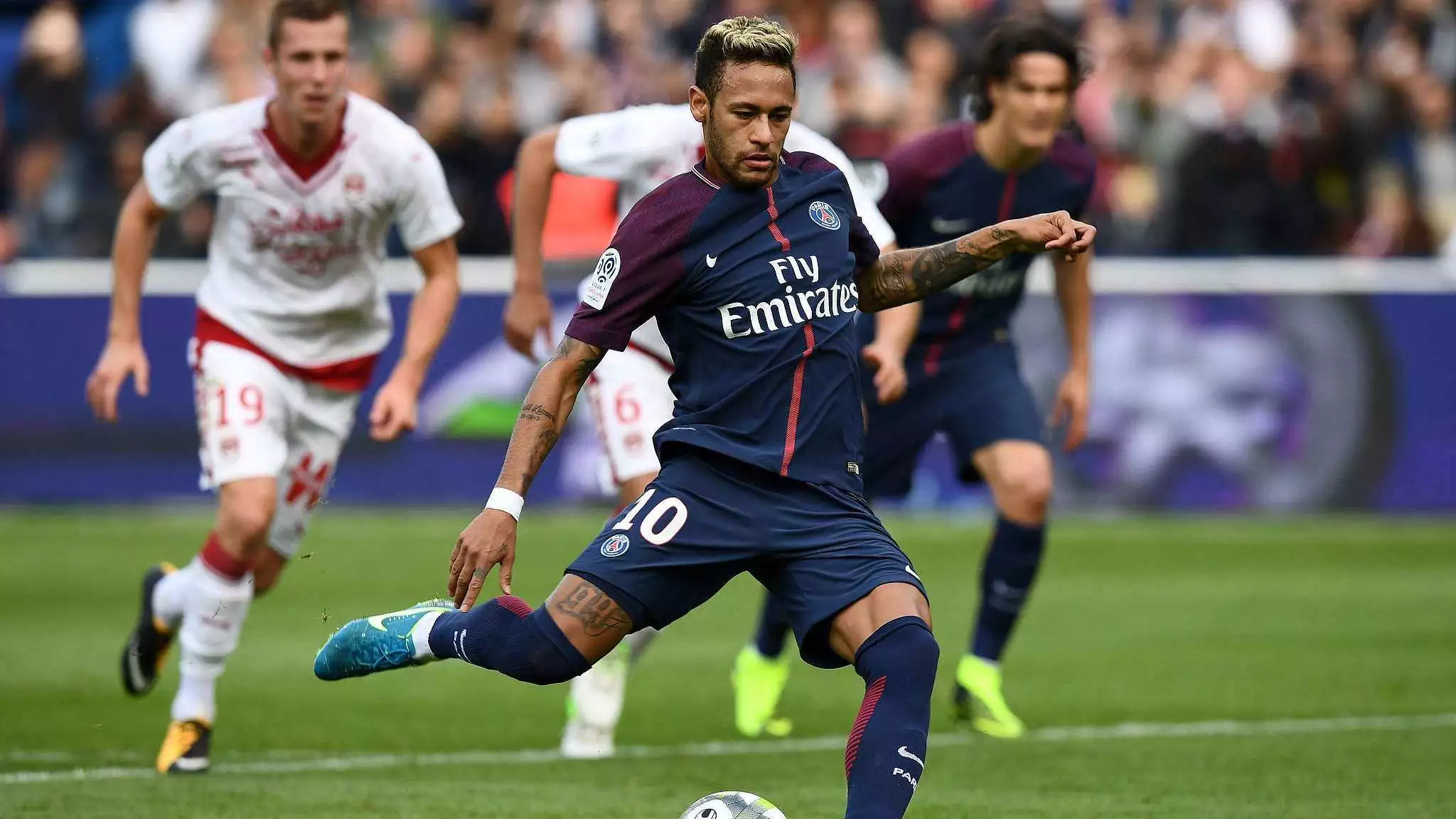 美记：湖人将围绕东契奇&里夫斯建队，希望获得3D球员（美记：湖人计划以东契奇和里夫斯为核心搭建阵容，锁定补强3D球员）