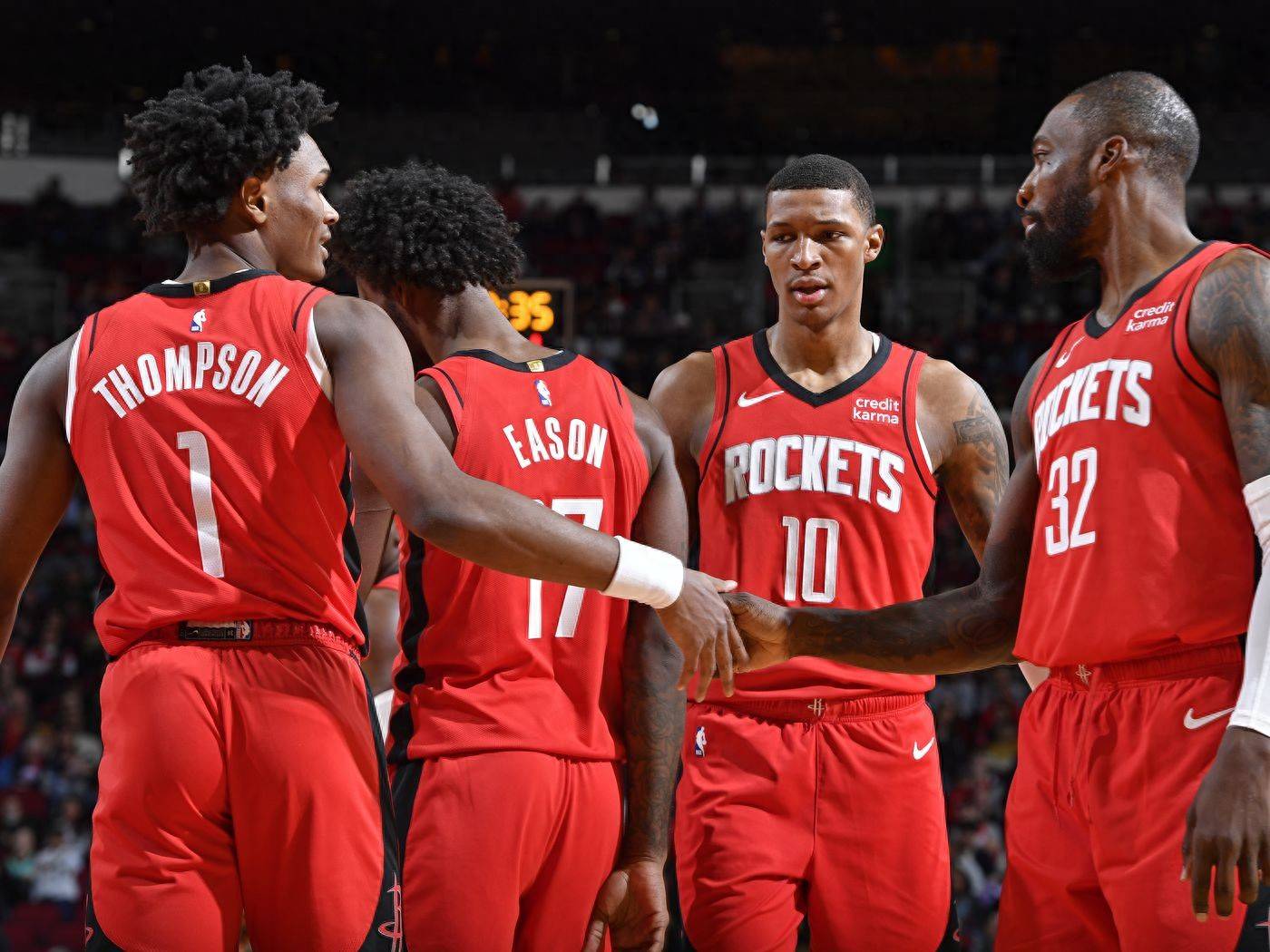 卡森·华莱士：篮球场上的防守大师（卡森·华莱士：防守端的篮坛铁闸）