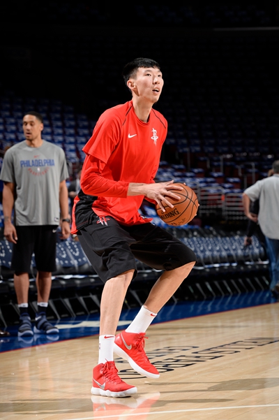 艾弗森戏耍科比 回顾艾弗森全明星赛里面的名场面（全明星经典回顾：艾弗森与科比的巅峰对飙与高光瞬间）