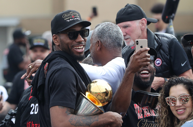 埃贝尔：不理解关于诺伊尔的争论，本赛季他一直是我们的支柱（埃贝尔：对诺伊尔的争议难以理解，本季他始终是球队支柱）