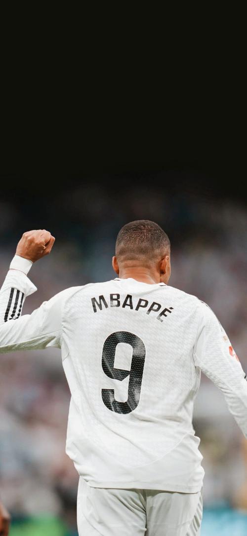 吉格斯阿姆德·迪亚洛已成曼联不可或缺的关键球员（阿姆德·迪亚洛已成曼联阵中不可或缺的关键一环）