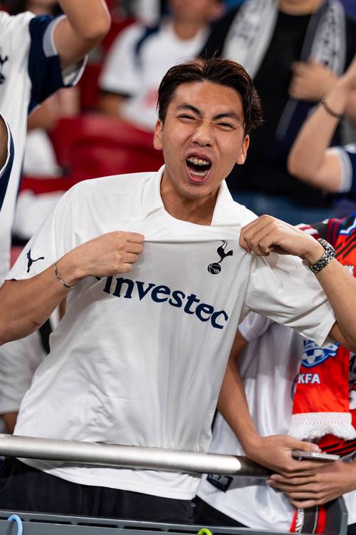 范戴克回应萨拉赫道歉问题，称属内部事宜需俱乐部处理（范戴克就萨拉赫道歉一事表态：属队内事务，交由俱乐部处理）