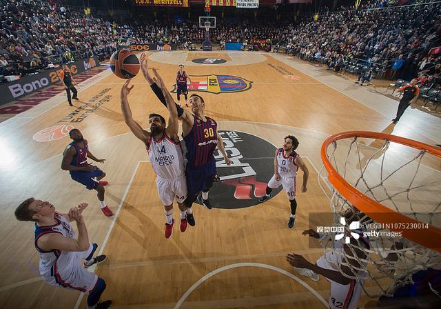 韦德：亚历山大造犯规的方式没问题 他足够聪明知道如何得到哨子（韦德称亚历山大造犯规合理：他足够聪明，知道如何博得吹罚）