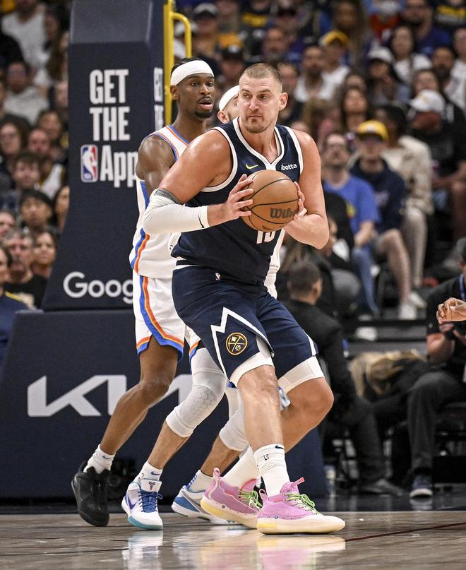 美洲杯男篮上演激烈对攻（男篮美洲杯掀起激烈对攻战）